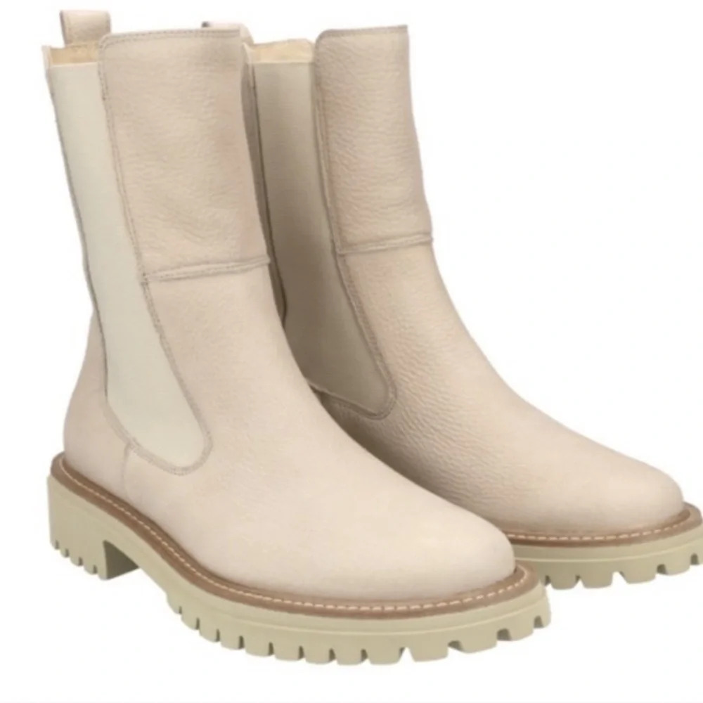 Paul Green Women's Classic Beige Leather Lug Sole Chelsea Boots Size 5 / 7 US